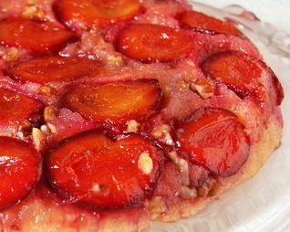 Французский пирог Тарт Татен со сливами