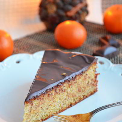 Мандариново-миндальный пирог под шоколадом