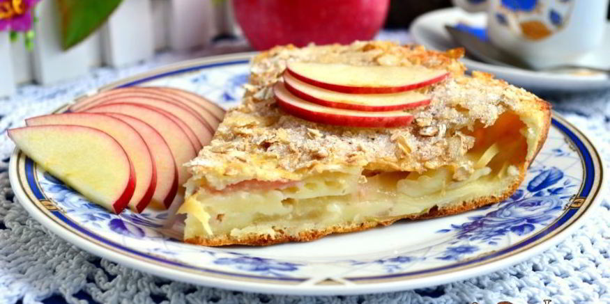 Рецепт наливного пирога с яблоками и хрустящей овсяной корочкой