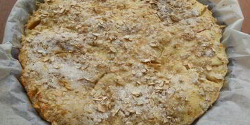 наливной пирог с яблоками и хрустящей овсяной корочкой