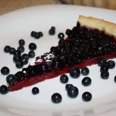 Открытый черничный пирог