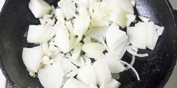 открытый пирог с курицей и овощами