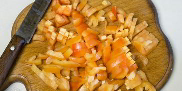 открытый пирог с курицей и овощами