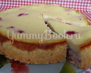 Песочный пирог с малиной в сметанной заливке