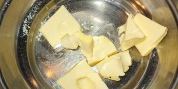 пирог с бананами и яблоками из необычного дрожжевого теста