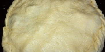 пирог с бананами и яблоками из необычного дрожжевого теста