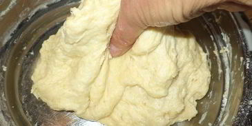 пирог с бананами и яблоками из необычного дрожжевого теста