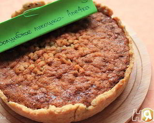 Пирог с медом и кедровыми орехами