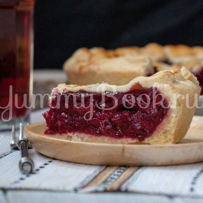 Пирог с вишневой начинкой