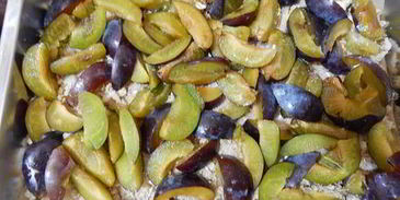 пирог со сливой насыпной