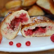 Рецепт Дрожжевых пирожков с ягодами в духовке