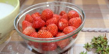 дрожжевые пирожки с ягодами в духовке