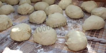 дрожжевые пирожки с ягодами в духовке