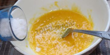 дрожжевые пирожки с ягодами в духовке