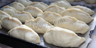 дрожжевые пирожки с ягодами в духовке