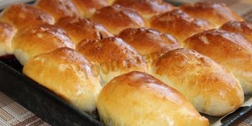 дрожжевые пирожки с ягодами в духовке