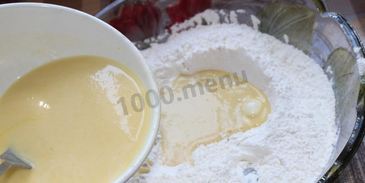 дрожжевые пирожки с ягодами в духовке