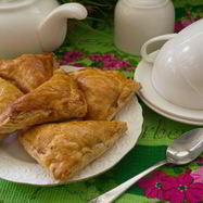 Рецепт Пирожков из слоеного теста с грибами и курицей