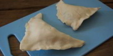 пирожки из слоеного теста с грибами и курицей
