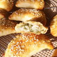 Рецепт Пирожков из сырного теста с капустой и вишней