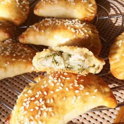 Пирожки из сырного теста с капустой и вишней