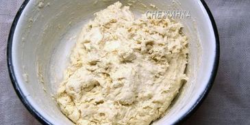 пирожки на кефире без яиц с домашним яблочным вареньем с корицей