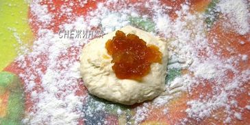 пирожки на кефире без яиц с домашним яблочным вареньем с корицей