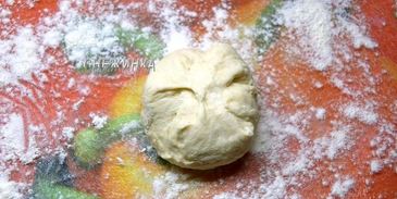 пирожки на кефире без яиц с домашним яблочным вареньем с корицей