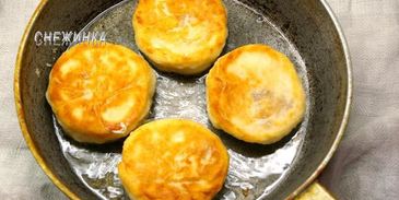 пирожки на кефире без яиц с домашним яблочным вареньем с корицей