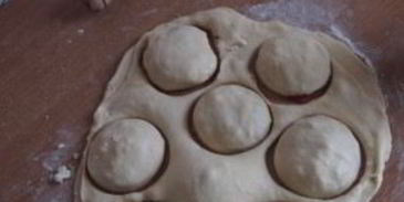 пирожки с брынзой и зеленью