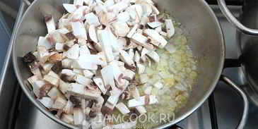 пирожки с грибами и рисом