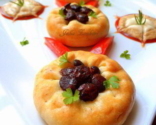 Пирожки с кабачком и лисичками Грибная поляна