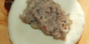 пирожки с консервированной рыбой