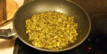 пирожки с солеными огурцами