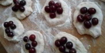 пирожки с вишней на молоке