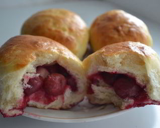 Пирожки с вишнями