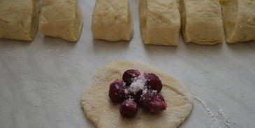 пирожки с вишнями