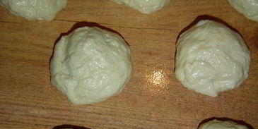 пирожки с яблоками и изюмом на сковороде