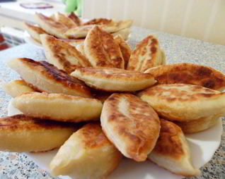 Пирожки с яйцом и зеленым луком