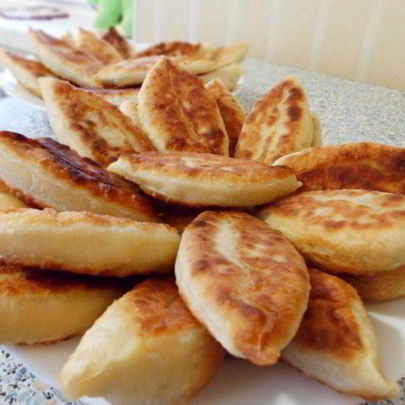 Пирожки с яйцом и зеленым луком