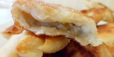 пирожки с яйцом и зеленым луком