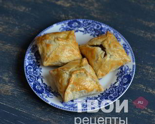Слоеные пирожки с куриной печенью
