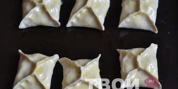 слоеные пирожки с куриной печенью