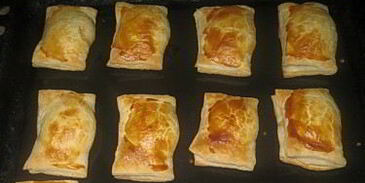 слоеные пирожки с творогом