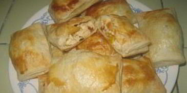 слоеные пирожки с творогом