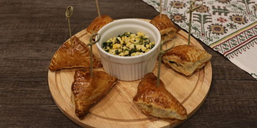 Рецепт закусочных пирожков с луком и яйцом