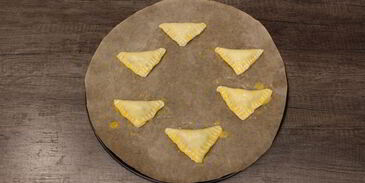 закусочные пирожки с луком и яйцом