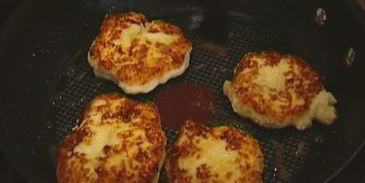 жареные пирожки из картофеля и творога