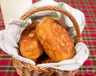 Жареные пирожки с малиной