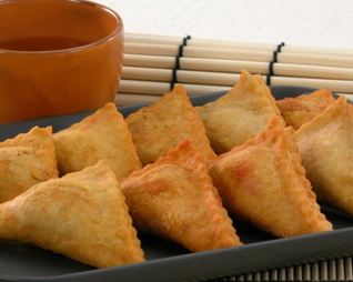 Жареные пирожки с вишней